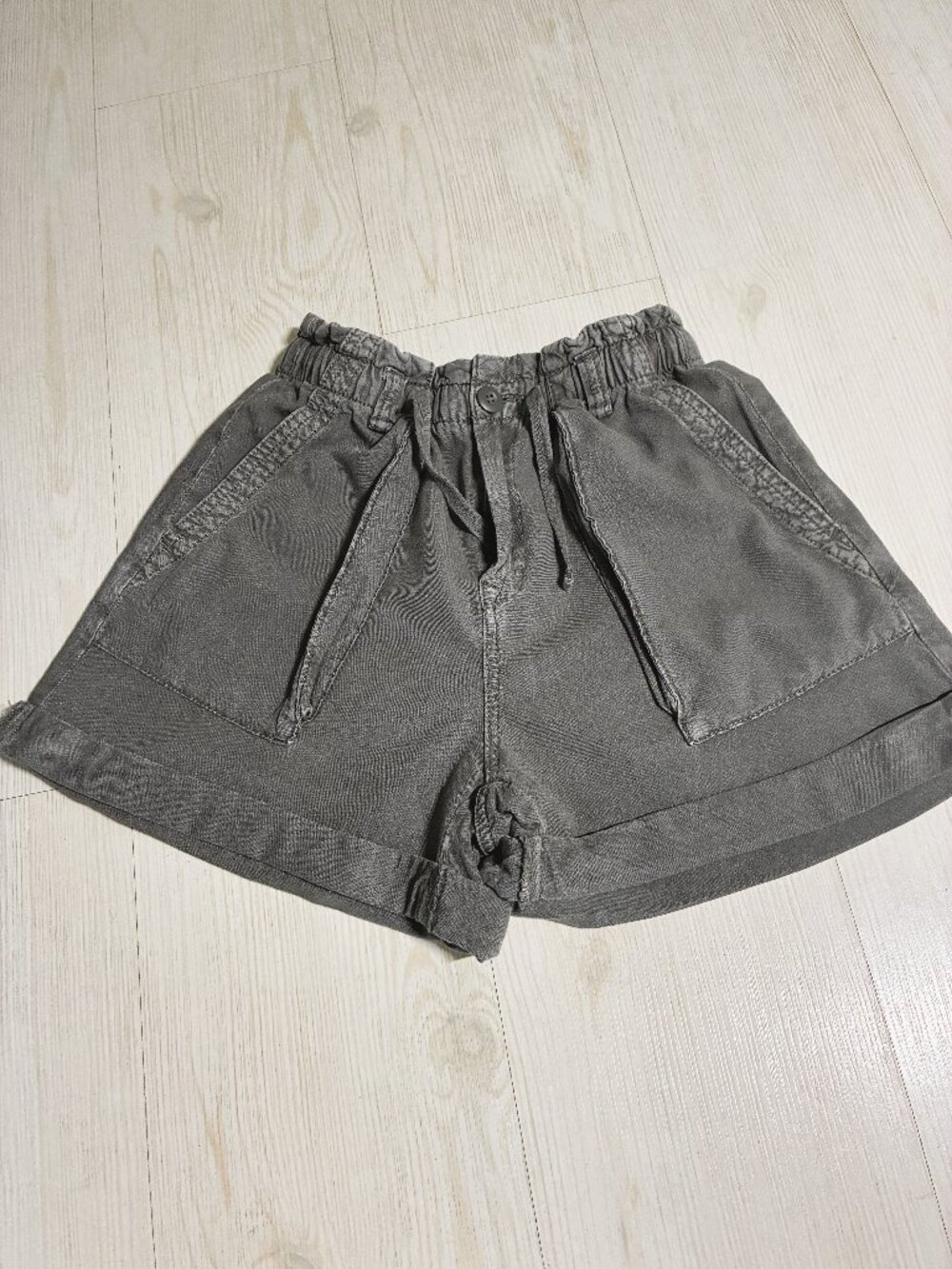Pull & Bear High-Waisted Army Green Paperbag Utility Shorts Size Small
